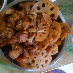 猪手焖莲藕的做法[图]