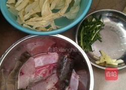 腐竹焖鱼头的做法图解1