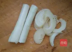 Illustration of how to make onion meat pancakes 1