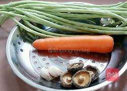 蒜蓉三丁的做法图解1