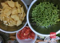 土豆烧豆角的做法图解2