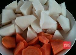 羊肉蘑菇萝卜汤的做法图解2