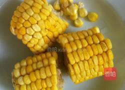 胡萝卜玉米排骨汤的做法图解1