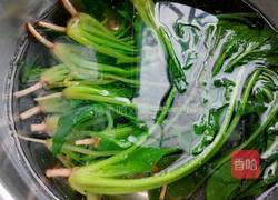 核桃仁拌菠菜的做法图解5