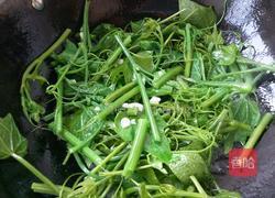 清炒佛手瓜苗的做法图解6