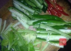 肉片辣椒白菜叶的做法图解3