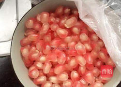 桃子石榴汽水的做法图解3