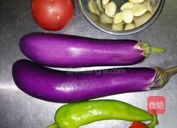 蒜香烧茄子的做法图解1