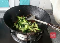 黄瓜片炒饼的做法图解3
