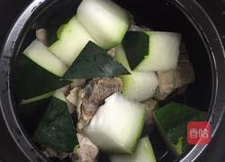 鲜石斛煲冬瓜薏米芡实汤的做法图解3