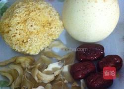 银耳百合雪梨羹的做法图解1