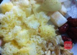 银耳百合雪梨羹的做法图解3