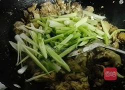 芹菜炒鸡肉的做法图解10