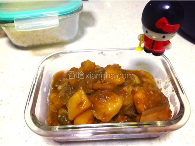 加点香油、盐、白糖炒匀出锅。