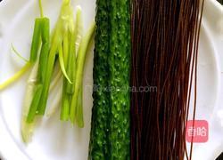 凉拌酸辣蕨根粉的做法图解1