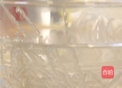 黄豆芽炒粉条的做法图解3