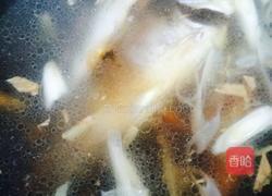 野生鲫鱼煨豆腐的做法图解4