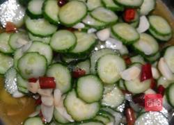 蒜片乳瓜的做法图解1