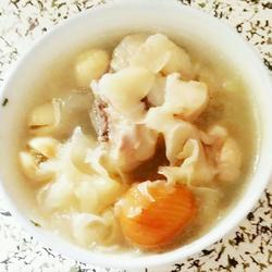 莲子百合银耳蜜枣排骨汤的做法[图]