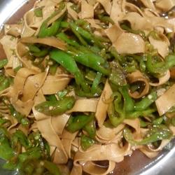 尖椒炒豆付皮的做法[图]