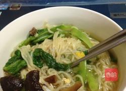 香菇青菜鸡蛋面的做法图解3