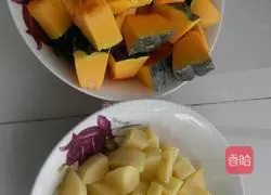 Illustration of how to make pumpkin and potatoes stew 1