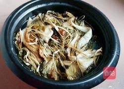 蒜蓉菜干肉片的做法图解2
