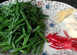 韭菜花炒肉的做法图解3