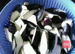 清炒紫茄子的做法图解2