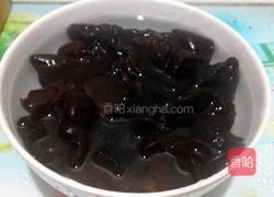 木耳莲藕炒肉片的做法图解1