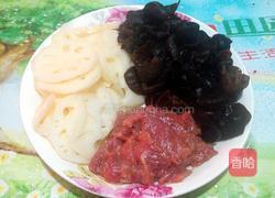 木耳莲藕炒肉片的做法图解3
