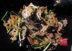 木耳莲藕炒肉片的做法图解10