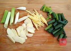 西红柿炒金针菇的做法图解1