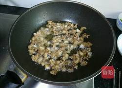 核桃仁麻辣鸡的做法图解3