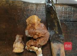 毛豆炒肉的做法图解2
