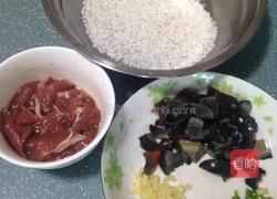 皮蛋瘦肉粥的做法图解1