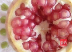 轻松快速剥石榴过程的做法图解2