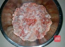 猪肉蘑菇饺子的做法图解1