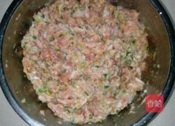 猪肉蘑菇饺子的做法图解5