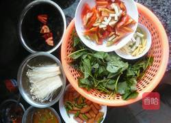 酸木耳拌金针菇的做法图解1