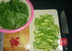 韭菜炒辣椒的做法图解1
