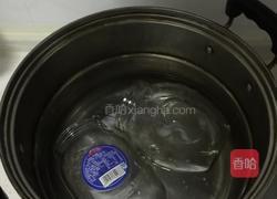 黄桃罐头的做法图解1