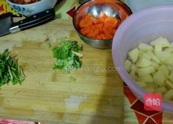 土豆烧鸡腿的做法图解2