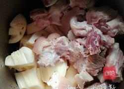 莲藕煲猪脚的做法图解6