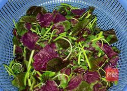 苋菜皮蛋汤的做法图解1