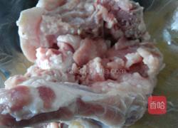 酸菜猪肉炖粉条的做法图解3