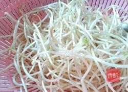 凉拌脆爽黄豆芽的做法图解1