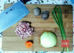 鲫鱼塞肉的做法图解1