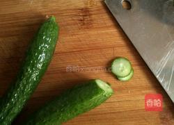酸甜小黄瓜的做法图解1