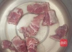 虾仁排骨罗卜汤的做法图解3